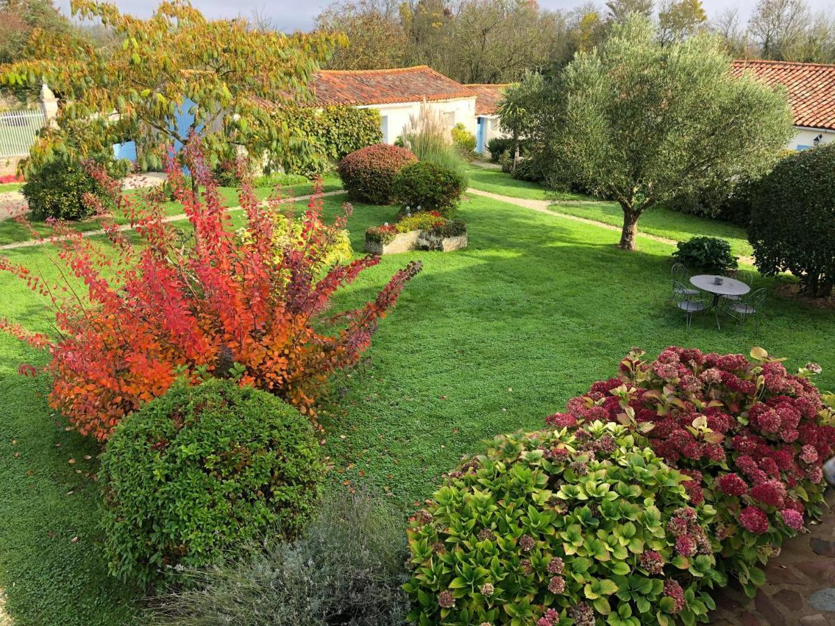 L'Enclos Bleu, Gite - Marais Poitevin Avec Piscine Chauffee Chaille-Les-Marais Экстерьер фото
