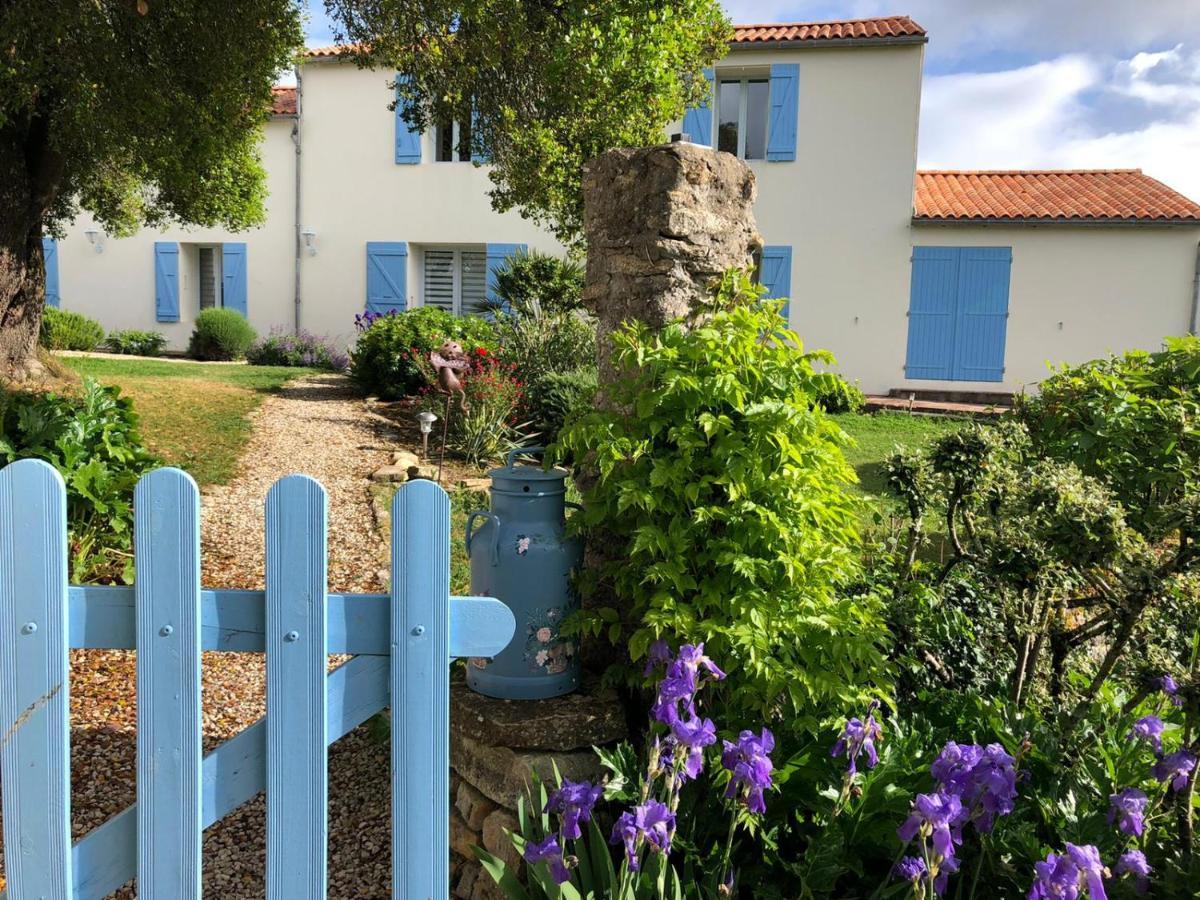 L'Enclos Bleu, Gite - Marais Poitevin Avec Piscine Chauffee Chaille-Les-Marais Экстерьер фото