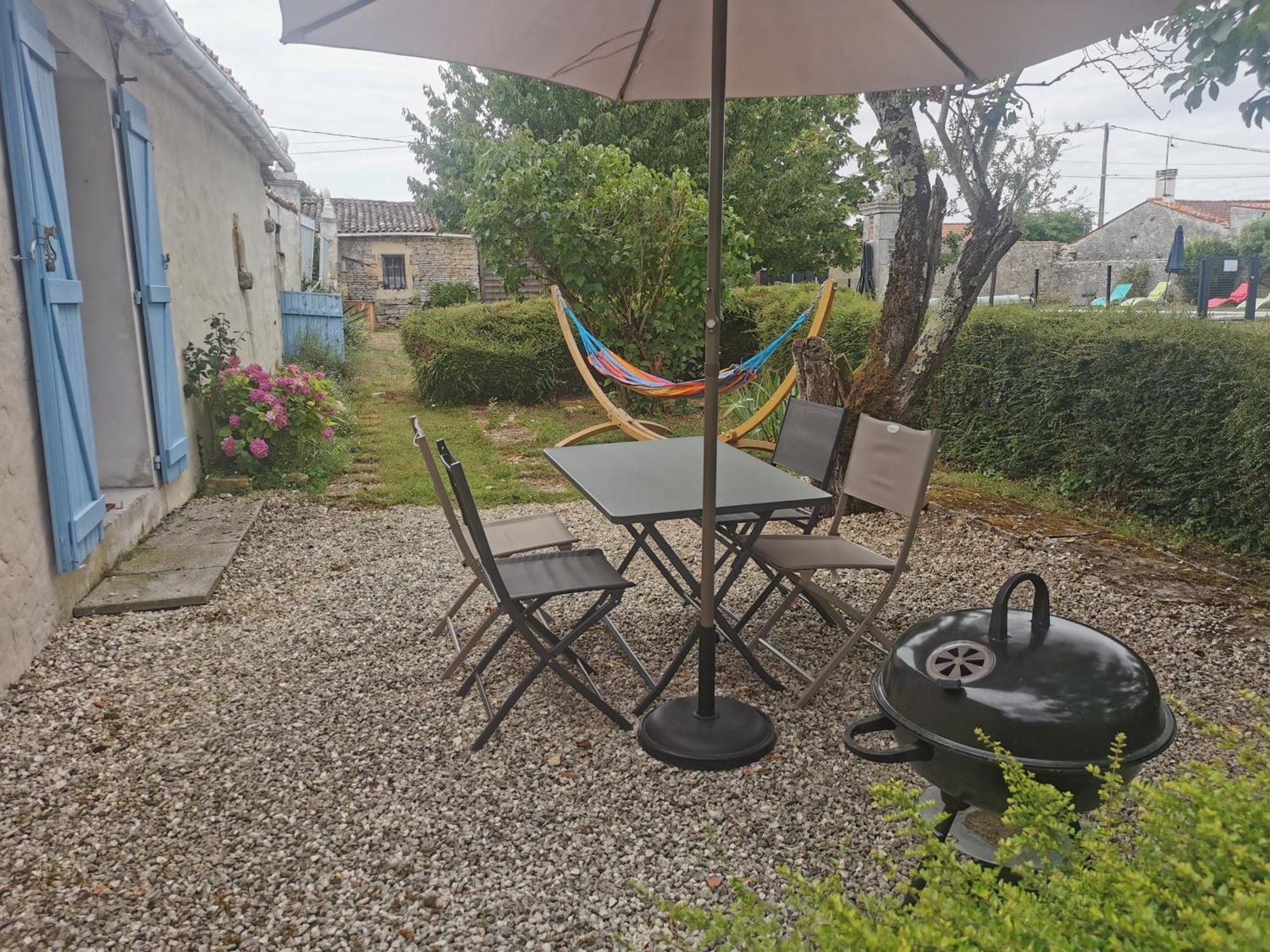 L'Enclos Bleu, Gite - Marais Poitevin Avec Piscine Chauffee Chaille-Les-Marais Экстерьер фото