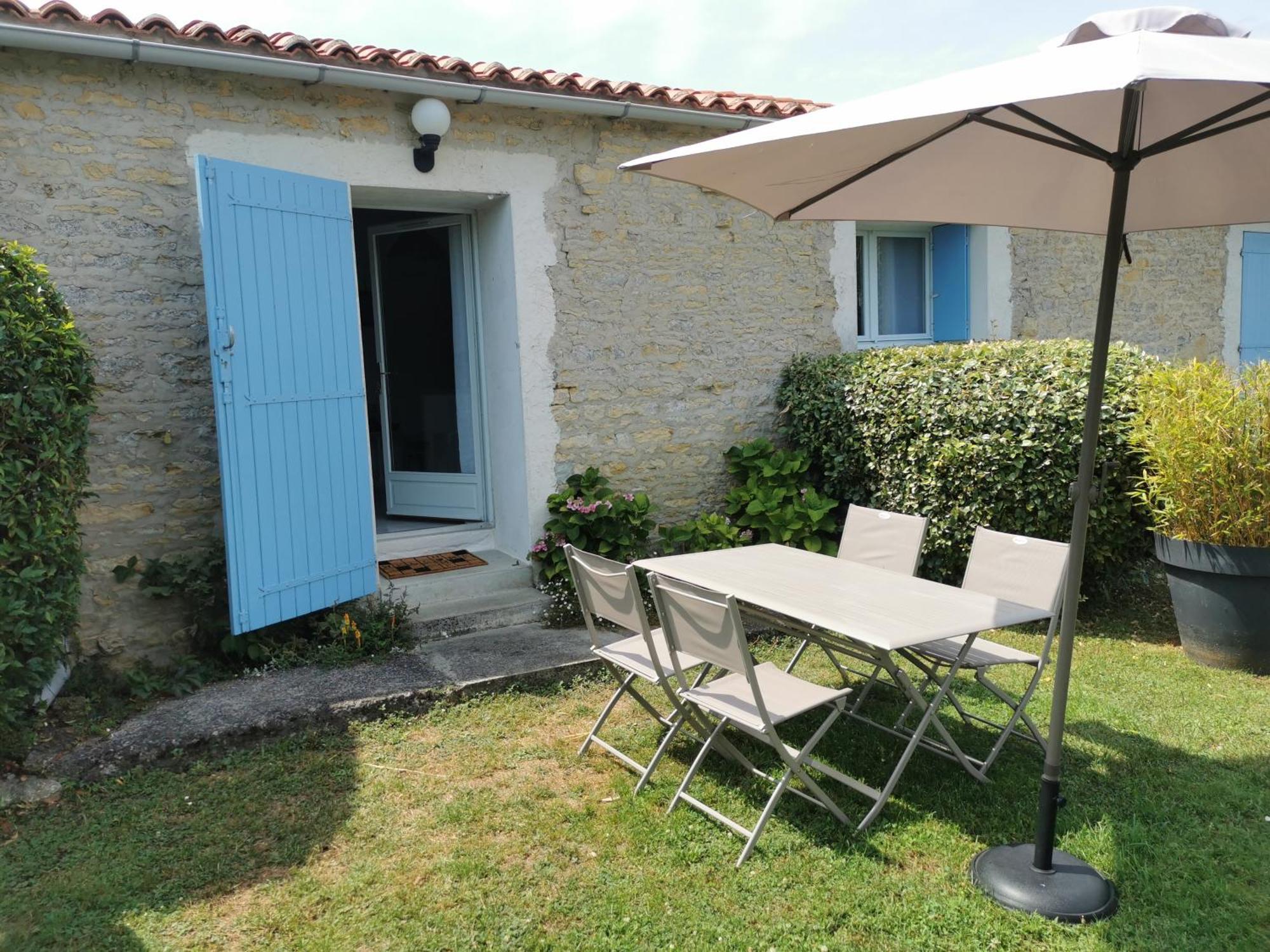 L'Enclos Bleu, Gite - Marais Poitevin Avec Piscine Chauffee Chaille-Les-Marais Экстерьер фото